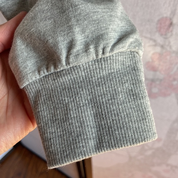 NWOT Heather Grey sweatshirt in size S - Picture 4 of 8